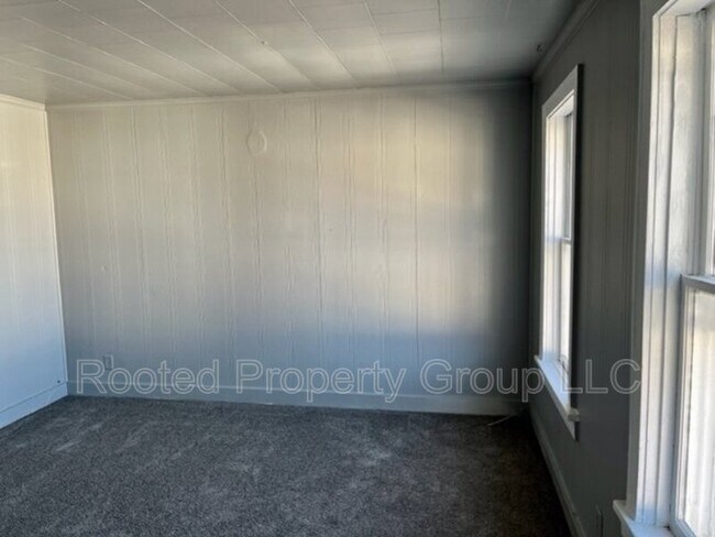 Building Photo - 117 Adams St