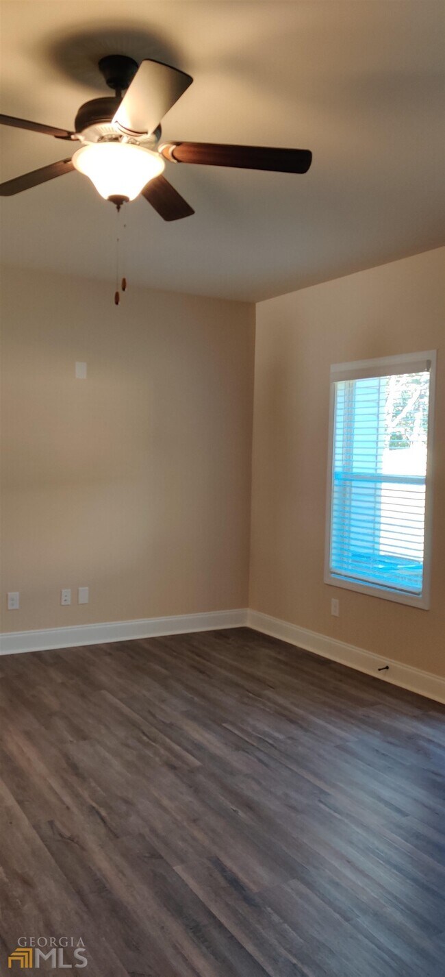 Foto del edificio - 132 Camellia Ct