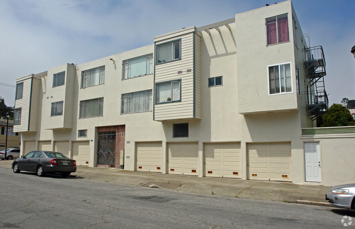 Primary Photo - 1895 8th Ave