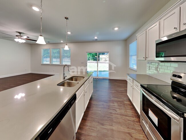 Building Photo - 2062 Windsor Park Ave