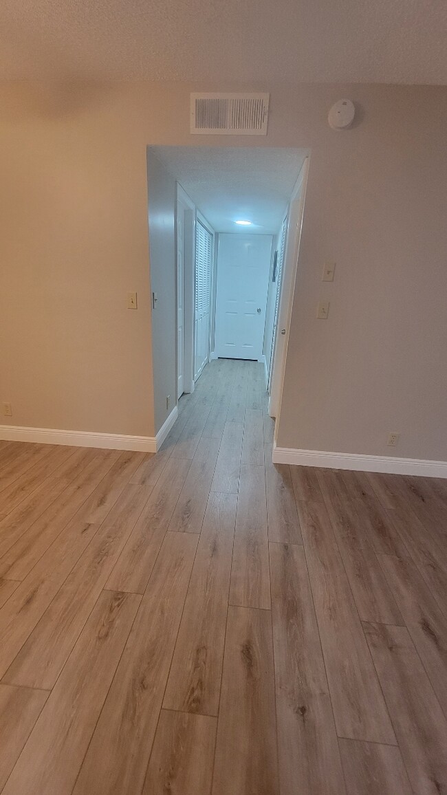 Foto del edificio - 135 Deer Creek Blvd
