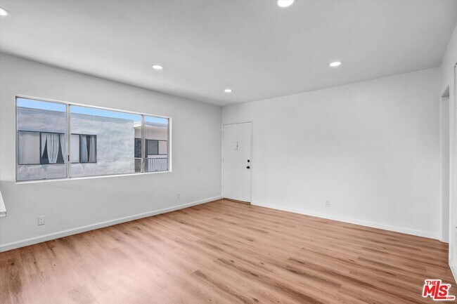 Foto del edificio - 3670 Greenfield Ave