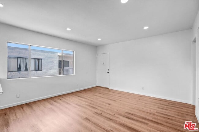 Building Photo - 3670 Greenfield Ave