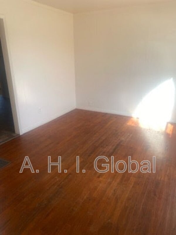 Building Photo - 4624 S Bonham St