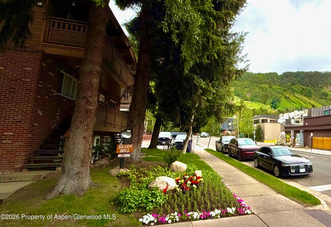 Foto del edificio - 805 E Cooper Ave