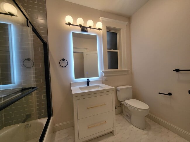 Building Photo - 1026-1030 Pine Street