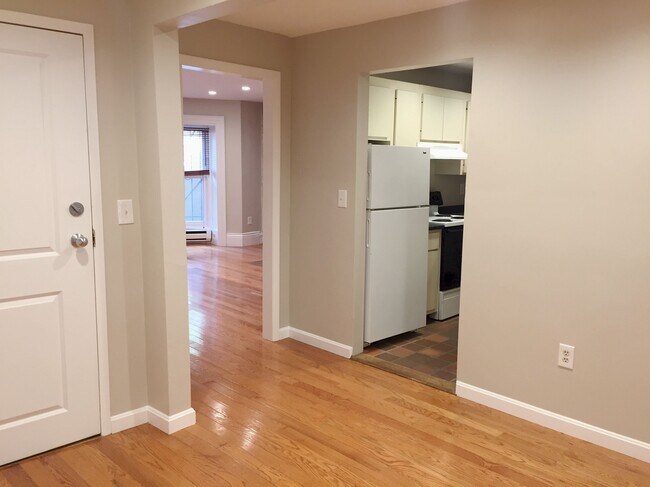 View to Living & Kitchen from Entry - 3 Worcester Sq