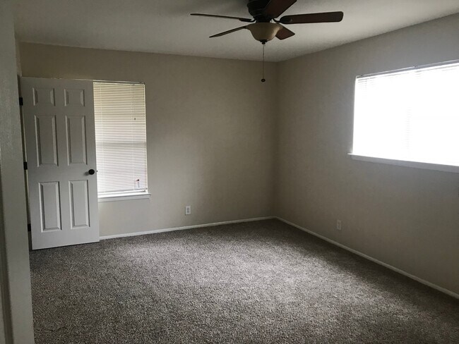 Foto del edificio - Come see this beautiful 3/2 1243 sq ft home
