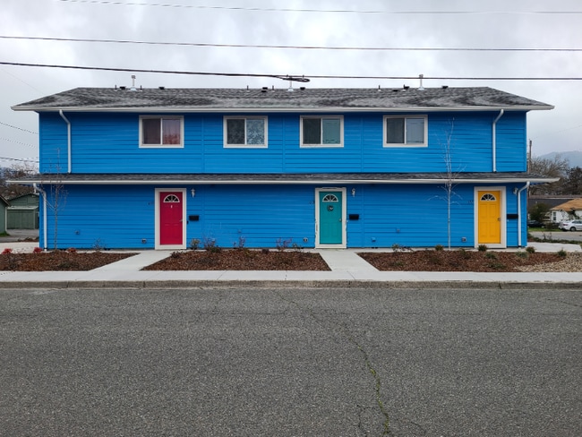 Building Photo - 657 SE 8th St