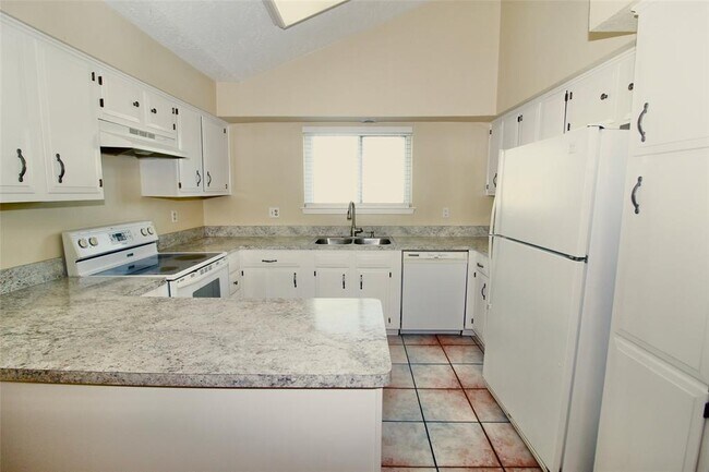 Foto del edificio - 16731 Rippling Mill Dr