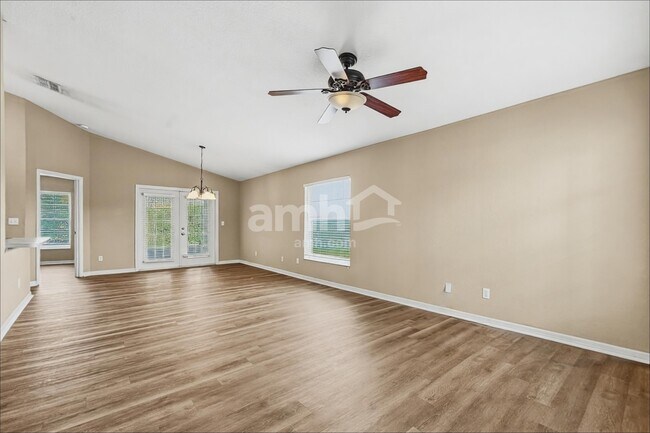 Foto del edificio - 3255 Grand Pines Dr