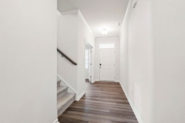 Foto del edificio - Modern 4-Bedroom Home in Serene Cul-de-Sac Location!