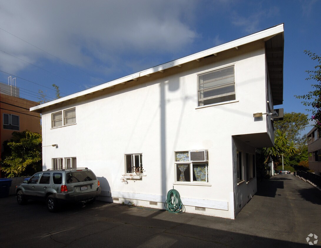 Foto del edificio - 1220 N Harper Ave