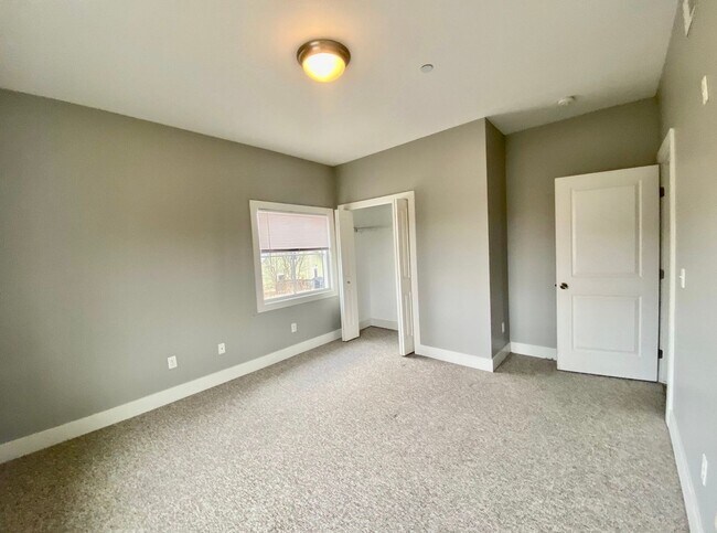 Foto del edificio - 2869 Knapp St NE