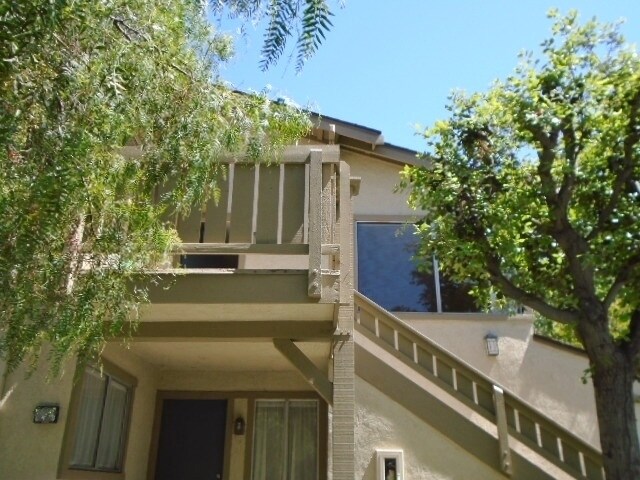 Building Photo - 31 Smokestone