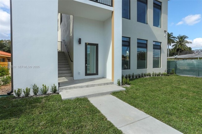 Building Photo - 120 SW 35th Ave