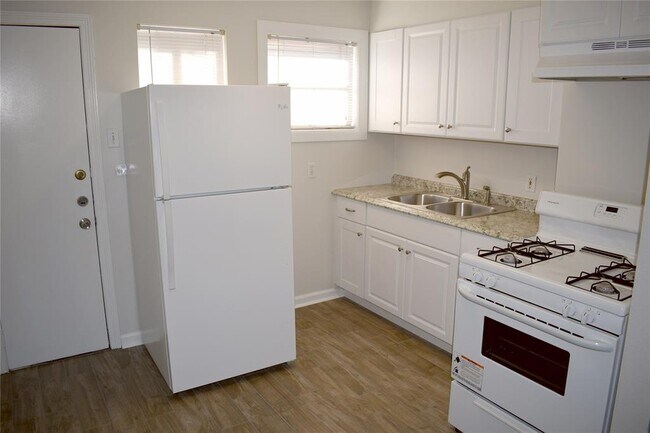 Building Photo - 2522 Binz St