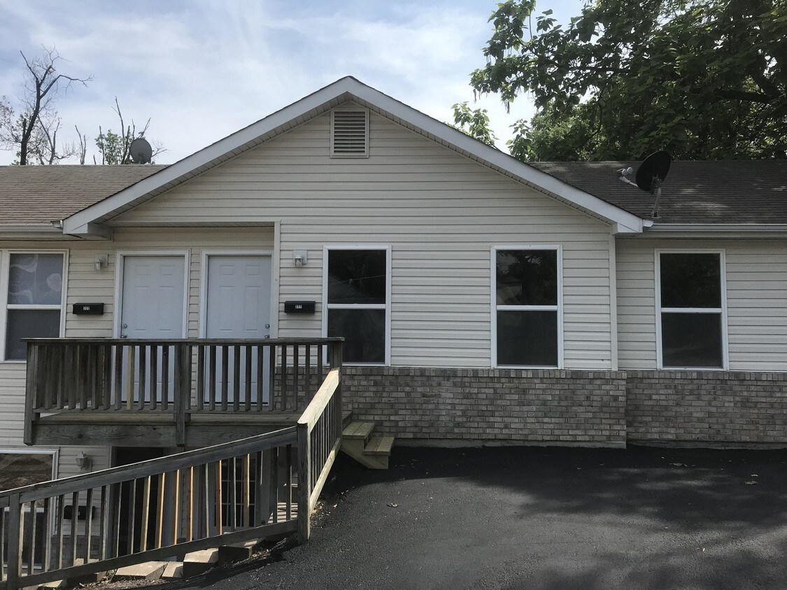 311 Fletcher St Unit 311, De Soto, MO 63020 Apartments in De Soto, MO