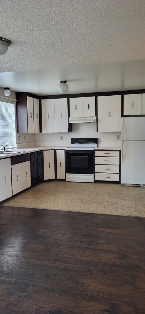 Foto del edificio - Nice 3 Bedroom 1 1/2 Bath Townhouse in Tacoma!
