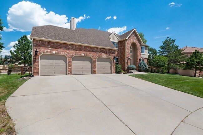 Building Photo - Amazing 5bdrm 4bath 3 car garage 2 story h...