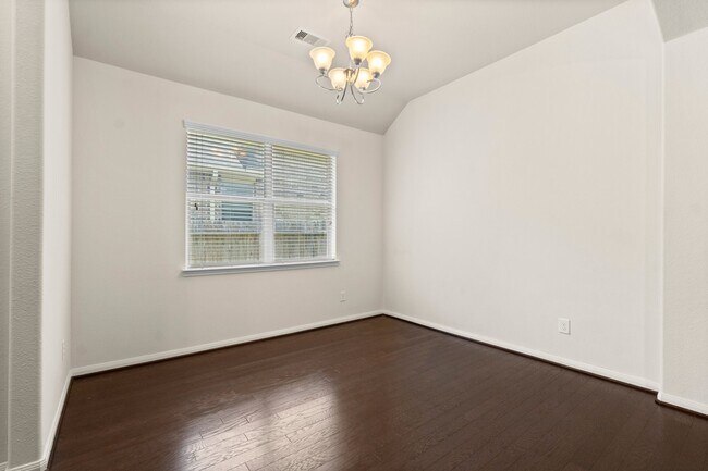 Foto del edificio - 118 Red Deer Pl