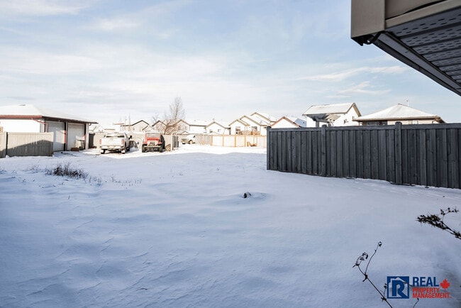 Building Photo - 190 Pinnacle Dr