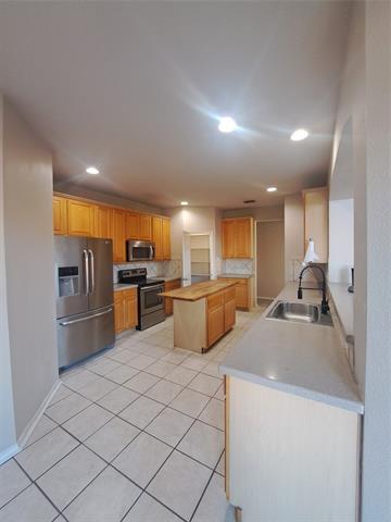 Building Photo - 612 Tall Tree Dr