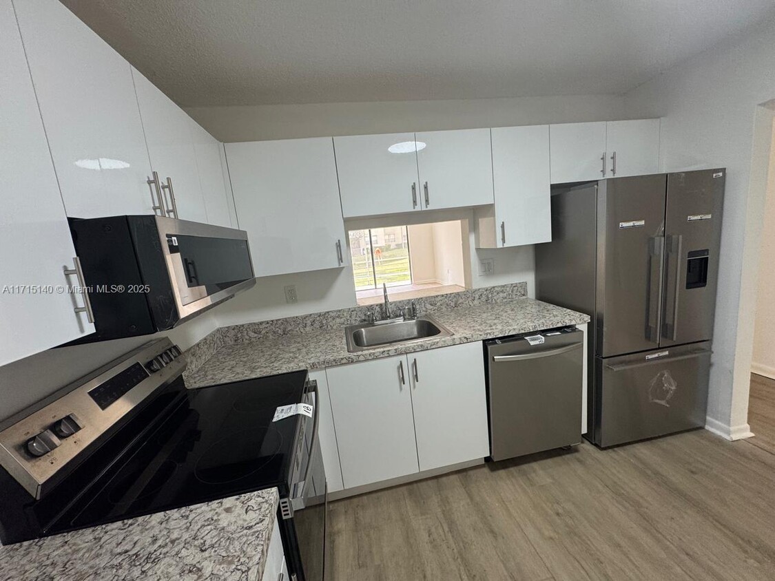 Foto principal - 1810 N Lauderdale Ave