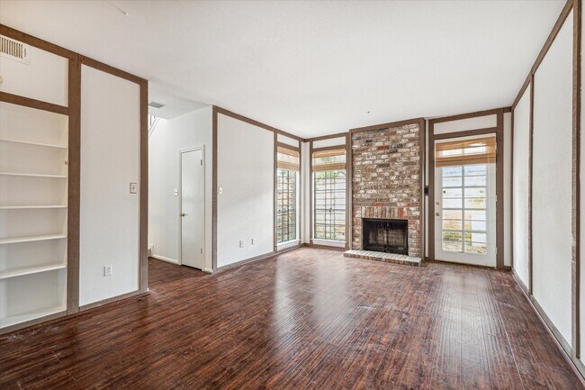 Foto del edificio - 5815 Lynbrook Dr