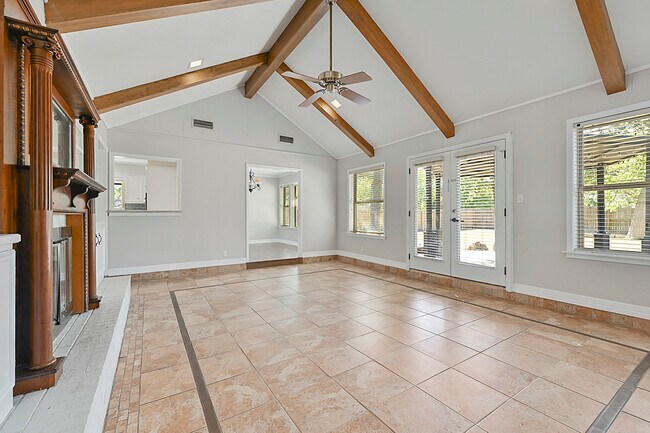 Foto del edificio - 2701 Teakwood Ct