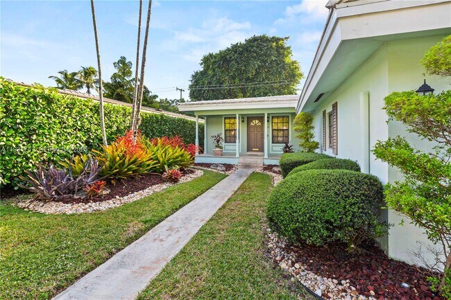 Foto del edificio - 736 Alhambra Cir