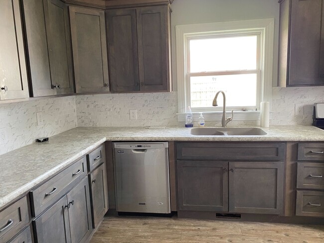 Building Photo - 1931 Cherokee Dr