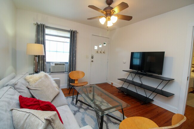Foto del edificio - 375 Weaverville Rd