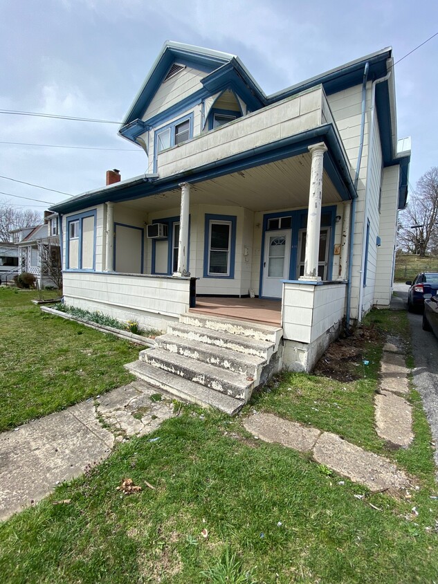 Primary Photo - 416 College Ave