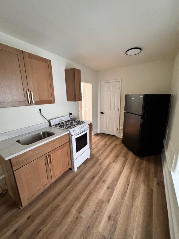 Foto del edificio - 21 E Mt Pleasant Ave