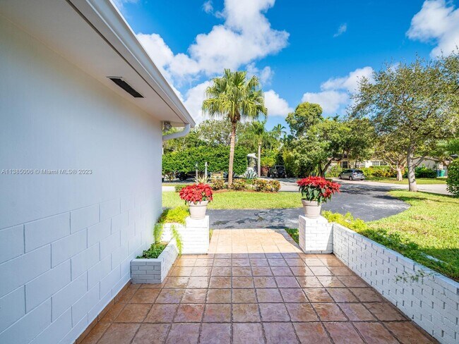 Building Photo - 5890 SW 51st Terrace