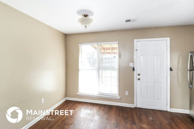 Building Photo - 6677 Kentbrook Dr