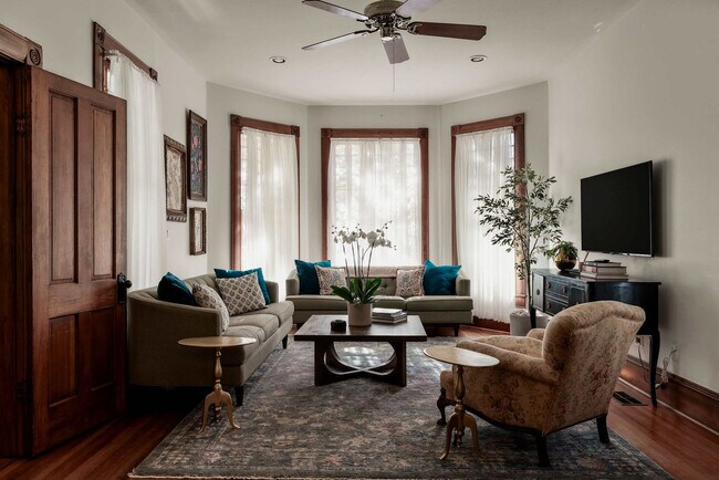 Foto del edificio - 1116 W 10th St