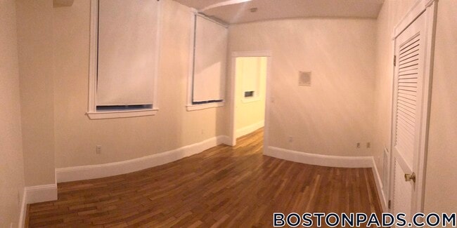 Foto del edificio - 12 Dean Rd