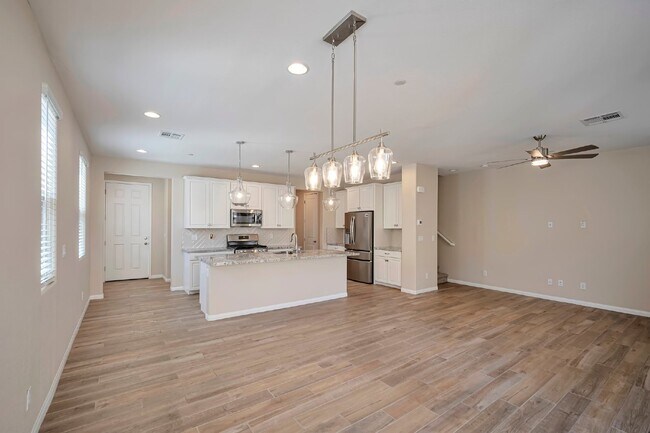 Foto del edificio - 780 Aurora Vale Pl