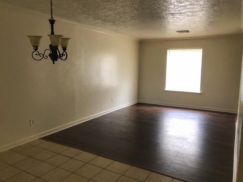 211 N Bates St, Alvin, TX 77511 Condo for Rent in Alvin, TX