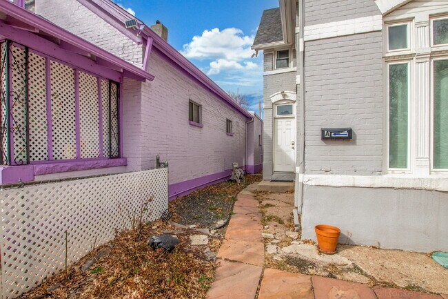 Building Photo - Lovely Victorian duplex for rent 2 bed / 1 bath