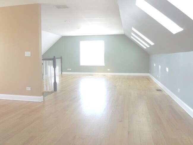 Building Photo - 5310 S Archer Ave
