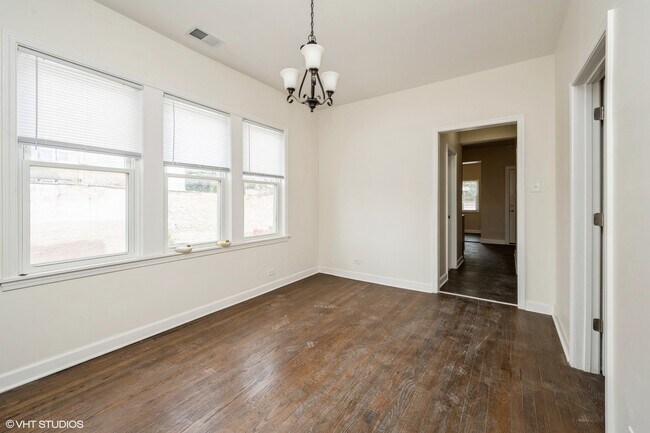 Foto del edificio - 5028 W Madison St