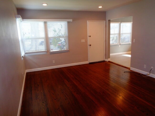 Foto del edificio - 2 Bedroom 1 Bath Ground Floor Apartment fo...