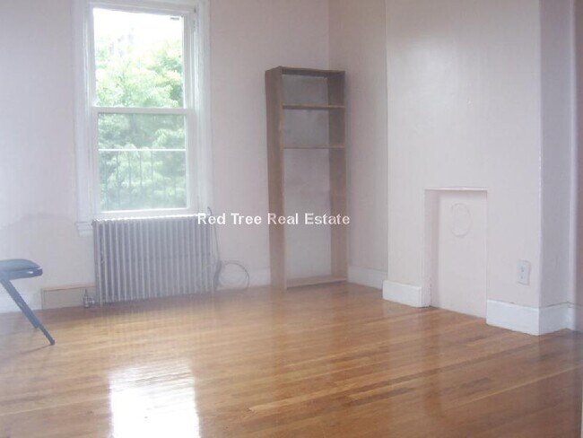 Building Photo - 688 Parker St