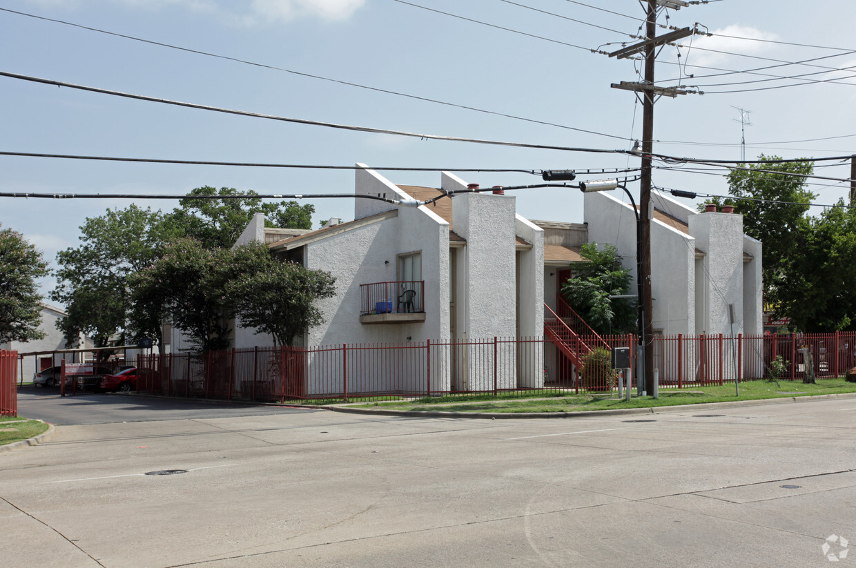 Foto principal - Dallas North Apartments