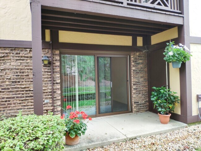 Building Photo - 1610 Thames Ct