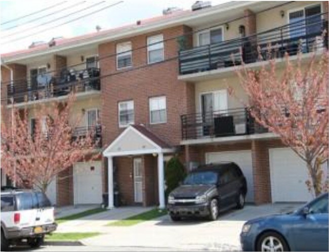 Primary Photo - 441 Amber St