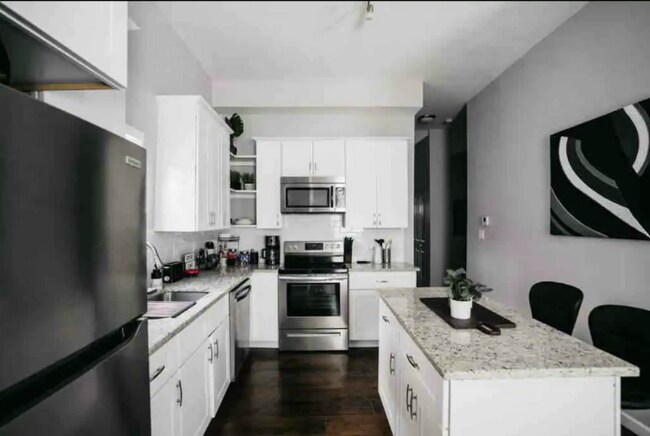 Building Photo - 228 Lotus Ave